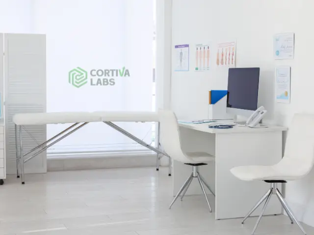 Tim Cortiva Labs mengevaluasi kondisi digital klinik
